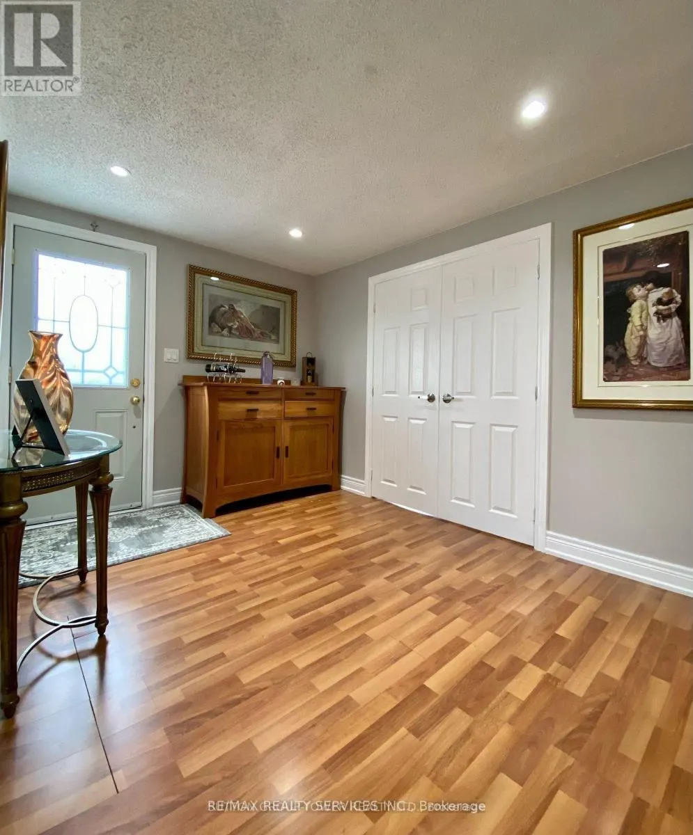 4870 MAPLEVIEW CRESCENT
