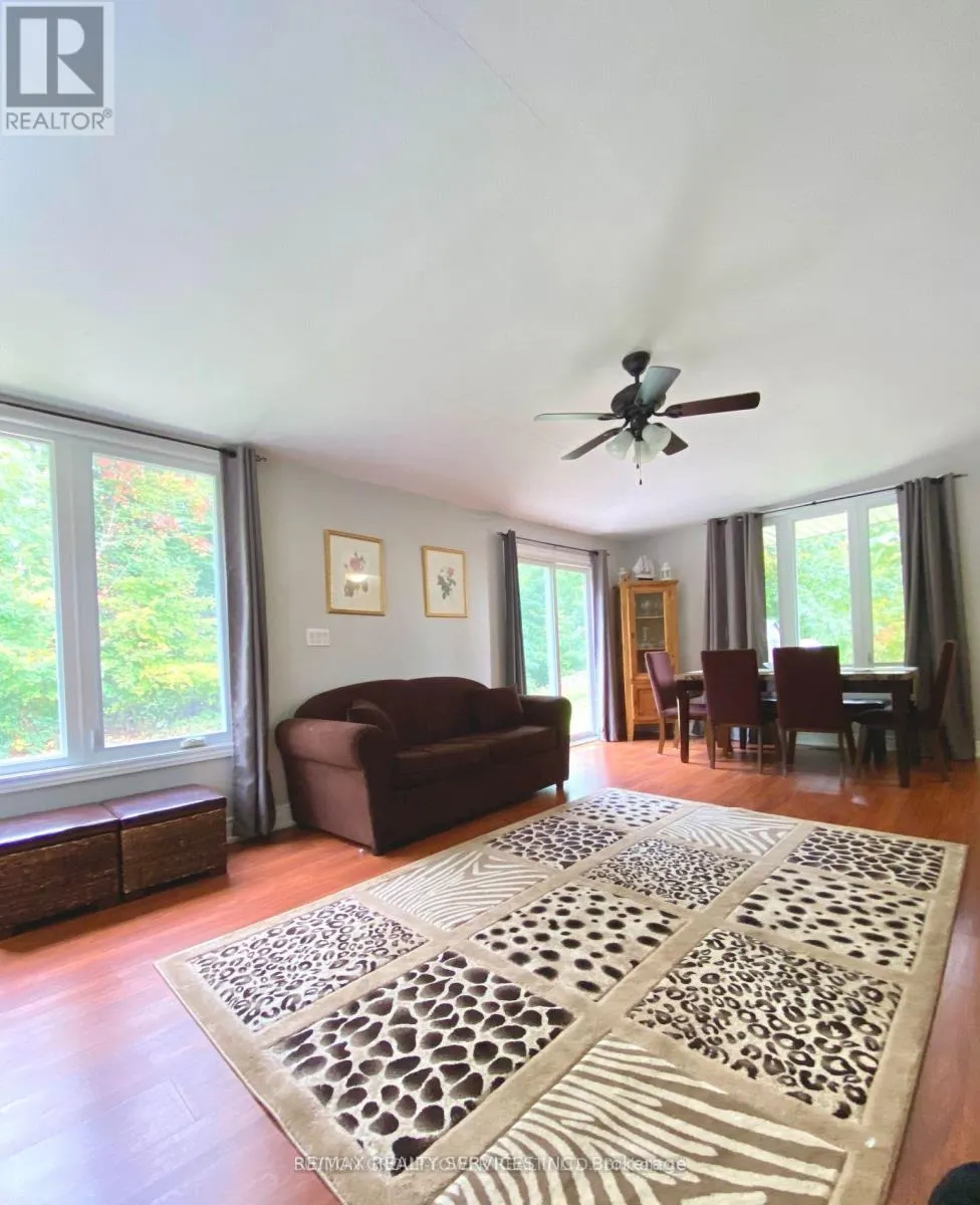 4870 MAPLEVIEW CRESCENT