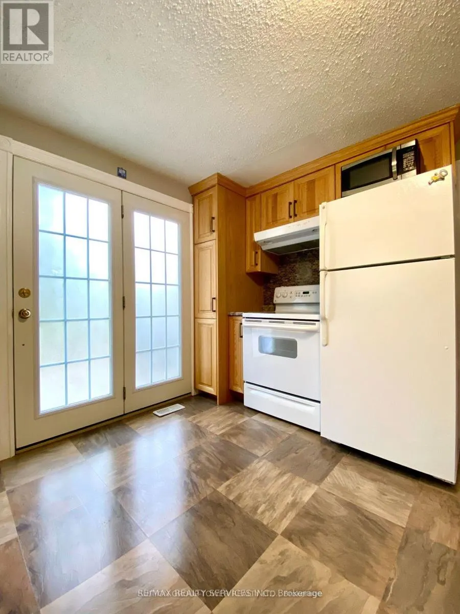 4870 MAPLEVIEW CRESCENT