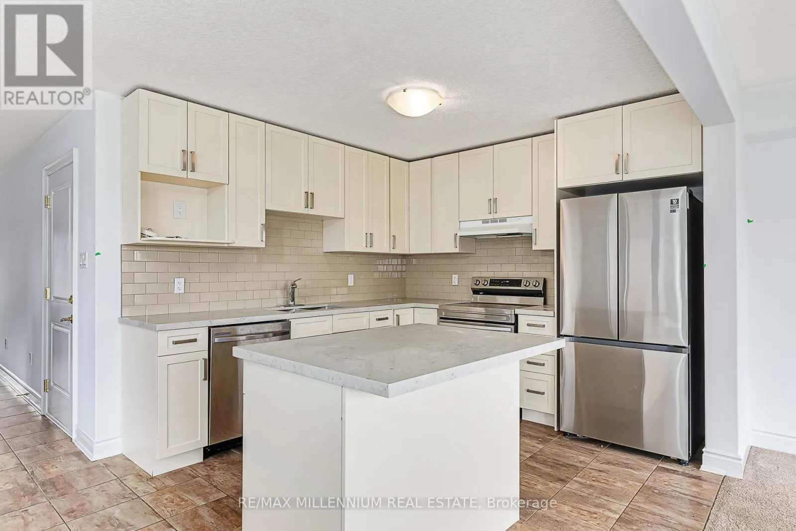 142 STONEBROOK WAY