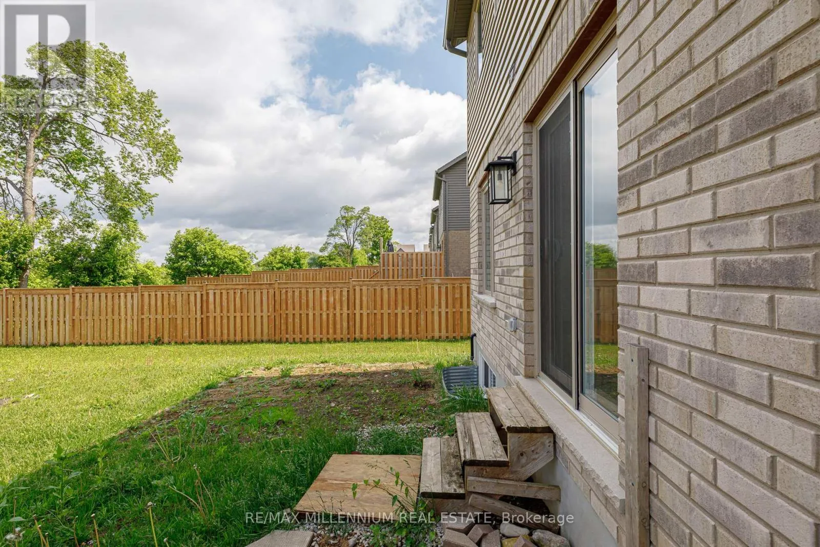 142 STONEBROOK WAY