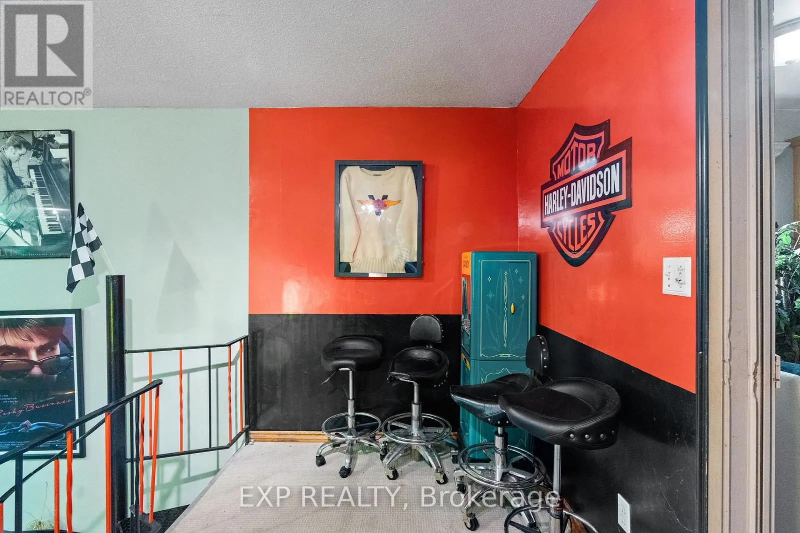 8458 LAZY LANE