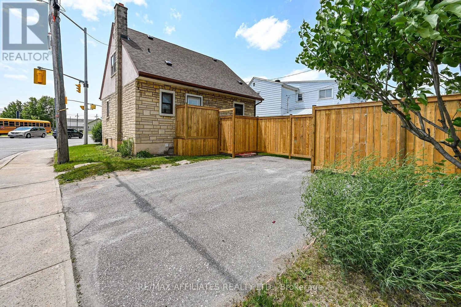 157 ELMSLEY STREET N