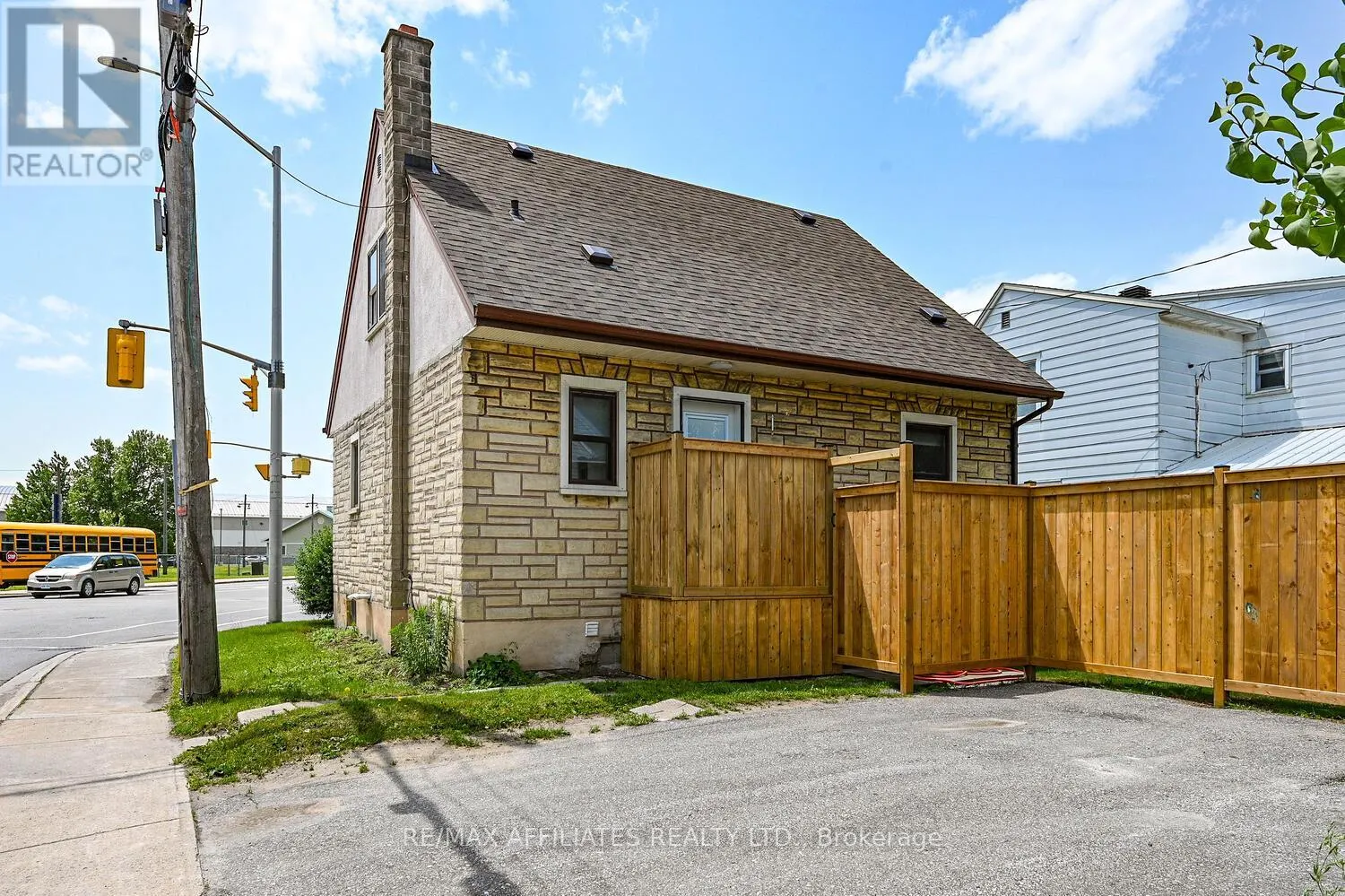 157 ELMSLEY STREET N