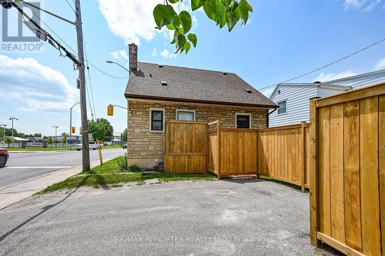 157 ELMSLEY STREET N