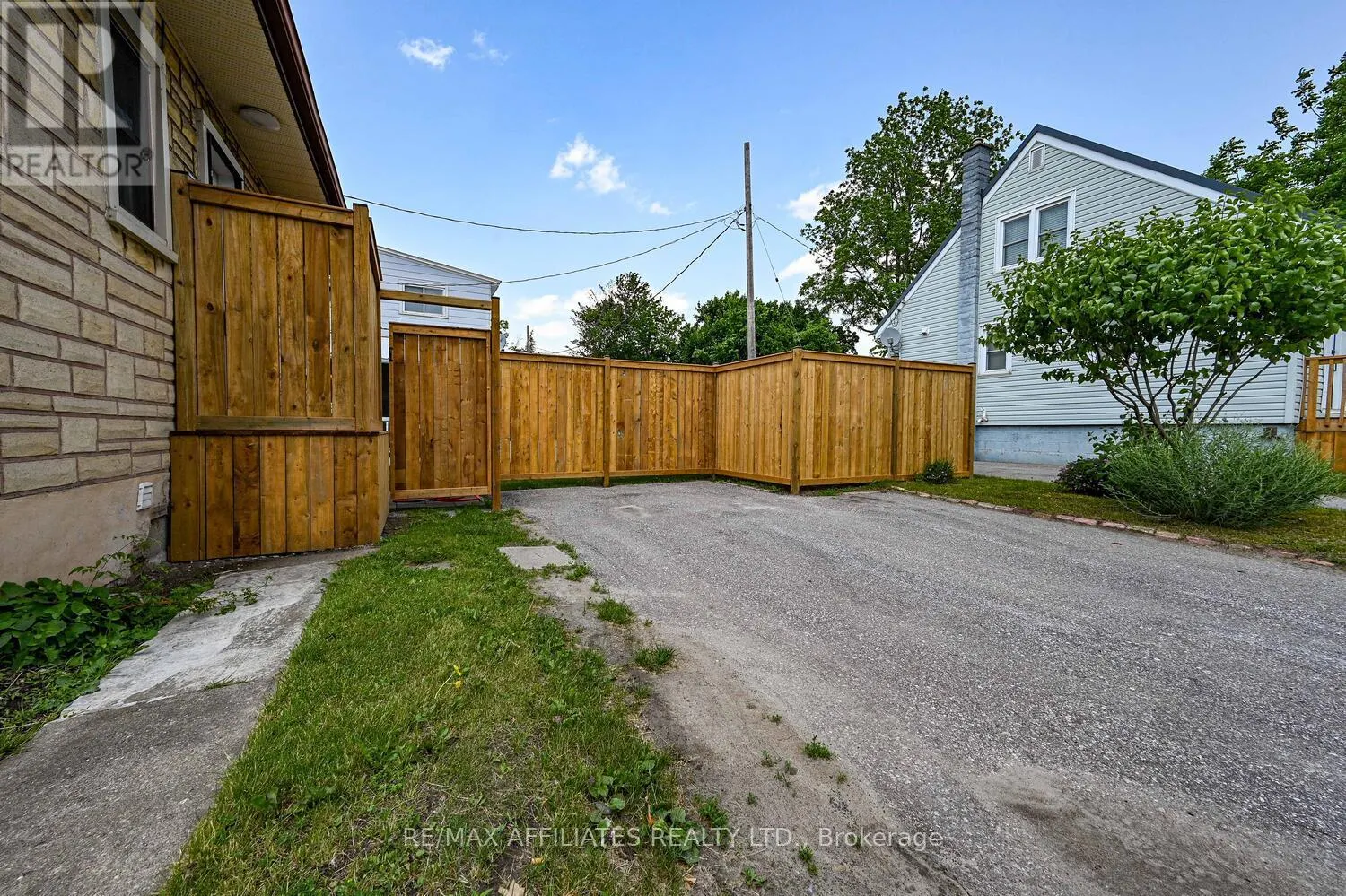 157 ELMSLEY STREET N