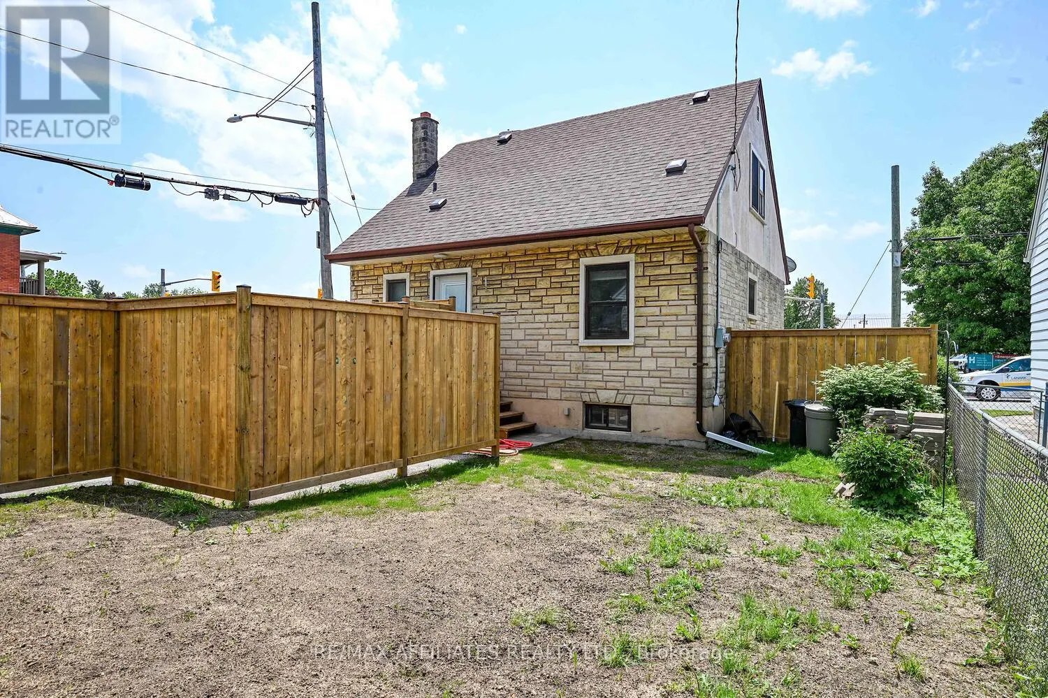 157 ELMSLEY STREET N