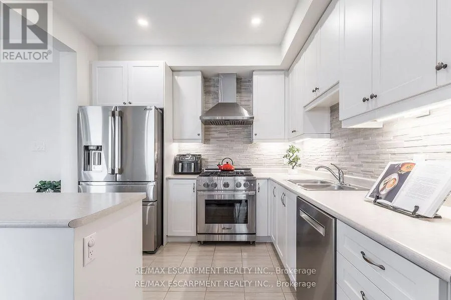 41 FOOTHILLS LANE
