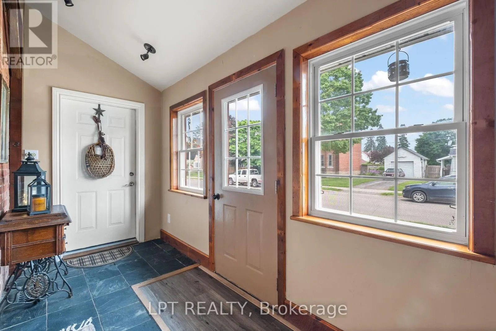 277 BROCK STREET