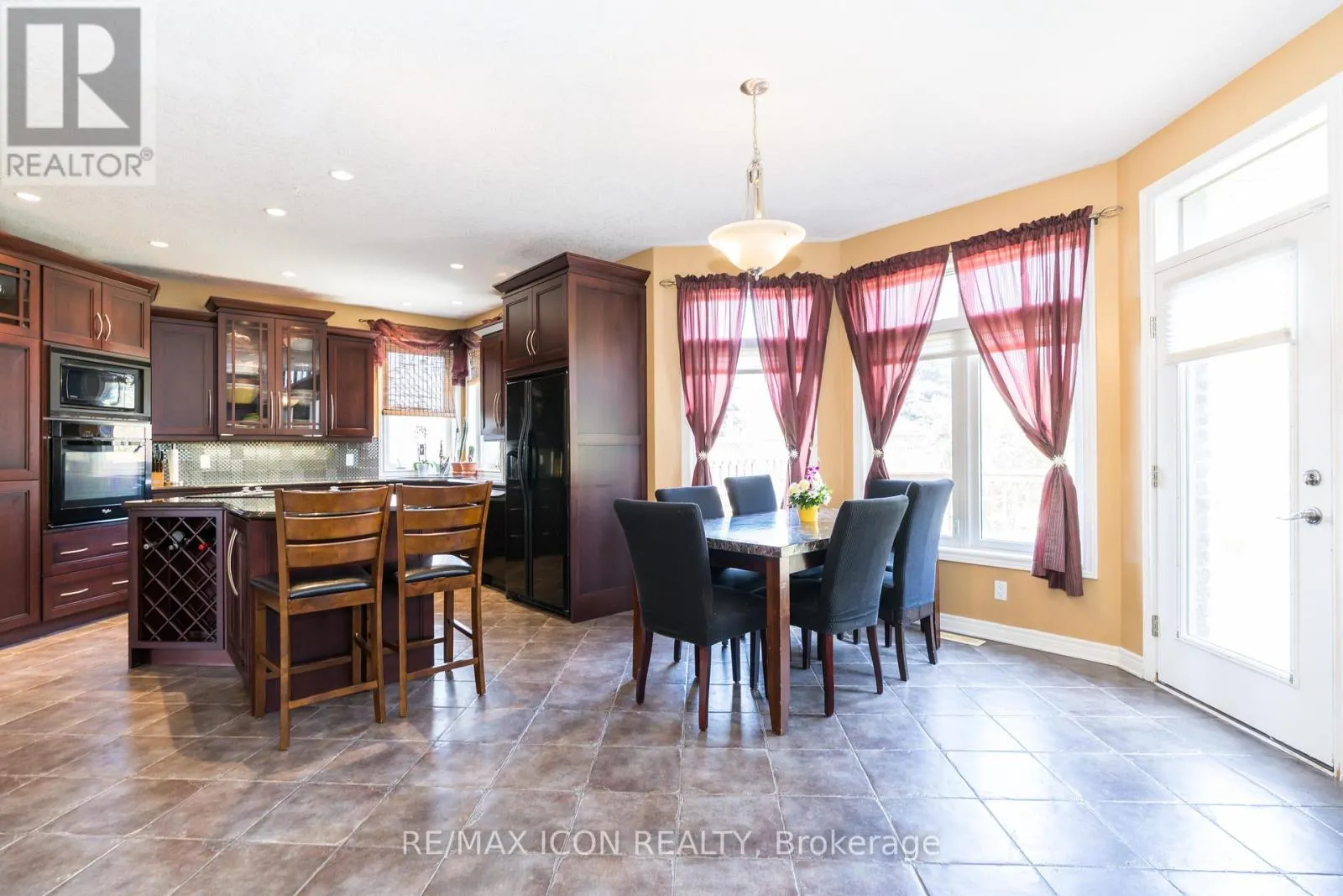 19 REDTAIL COURT