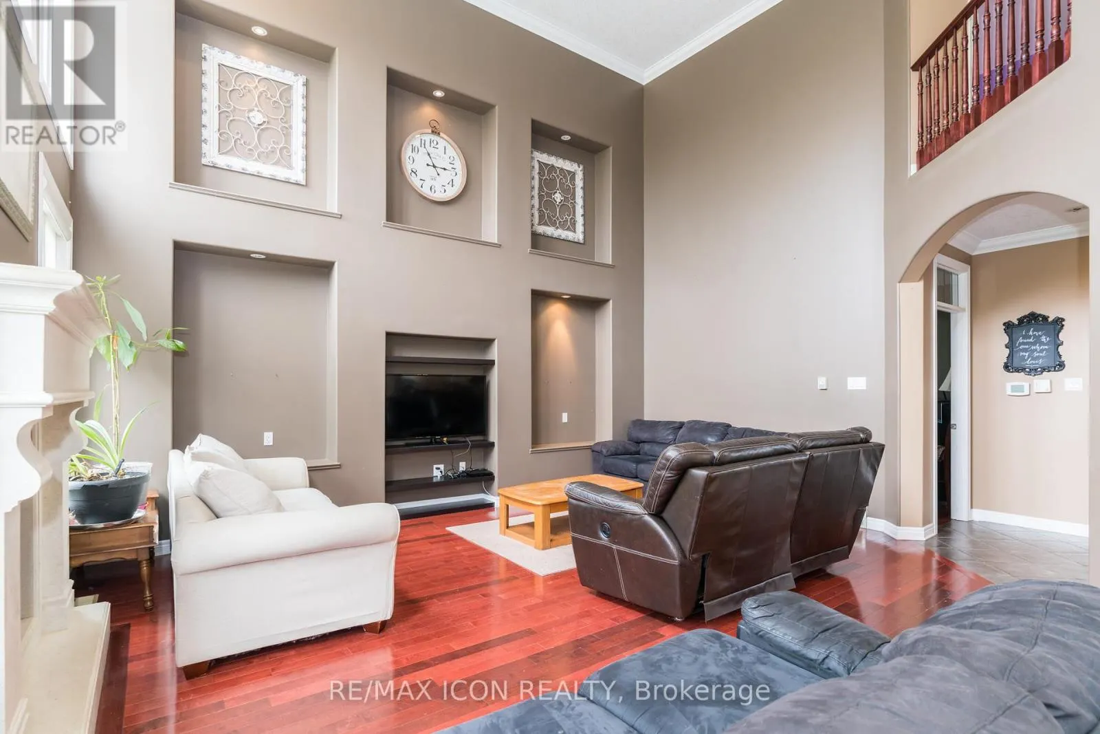 19 REDTAIL COURT