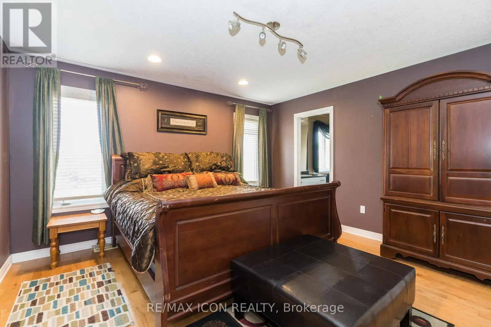 19 REDTAIL COURT