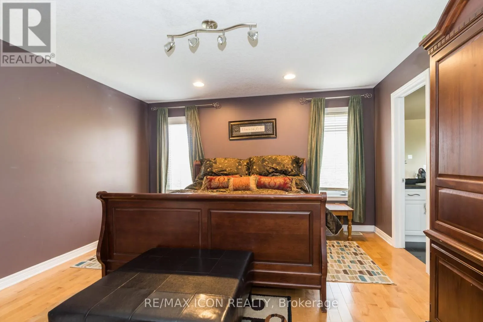 19 REDTAIL COURT