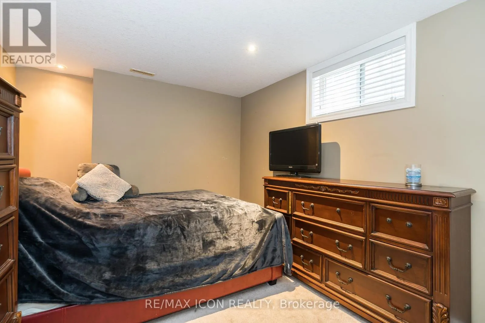 19 REDTAIL COURT