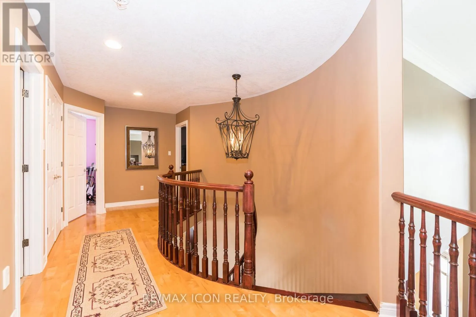 19 REDTAIL COURT