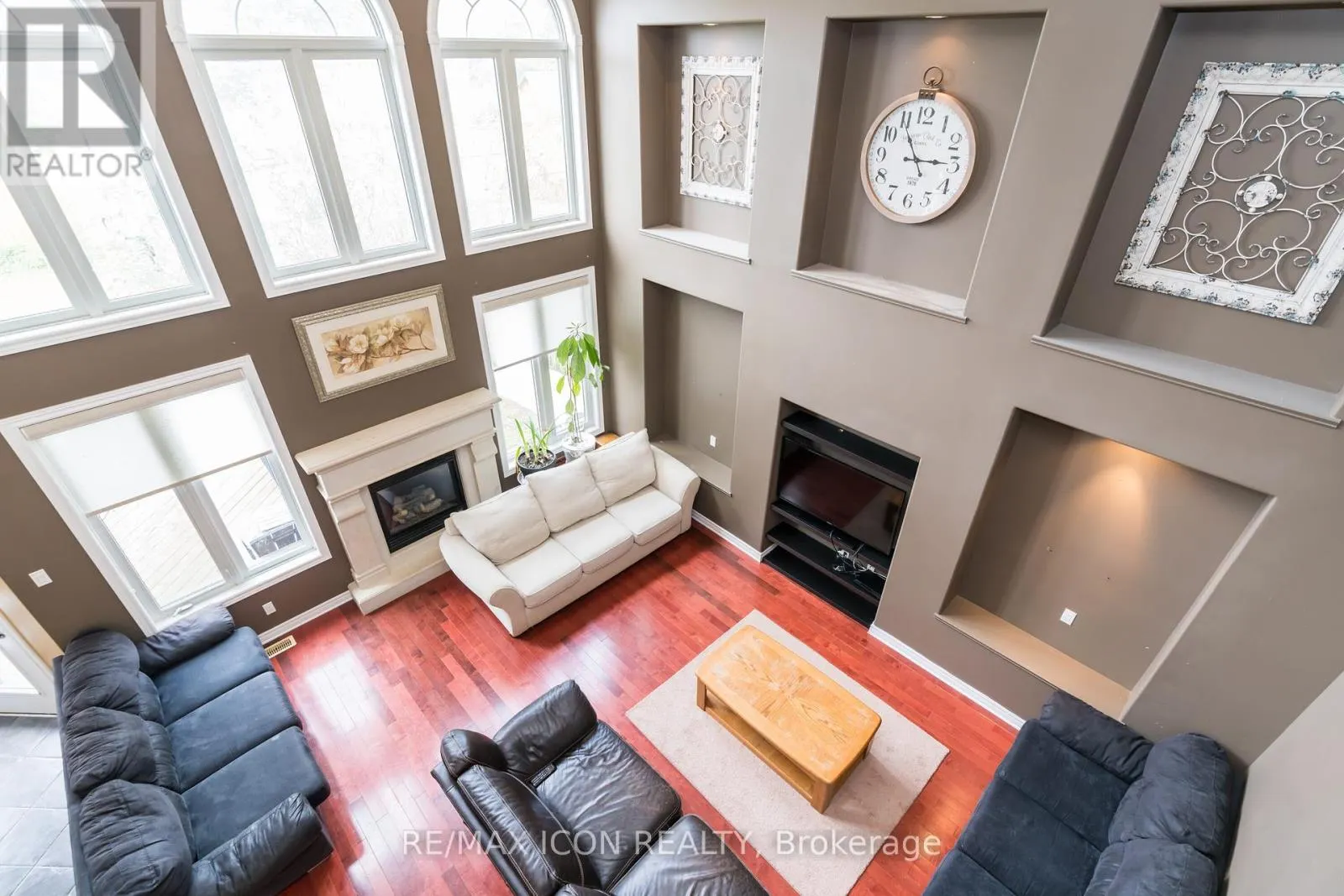 19 REDTAIL COURT