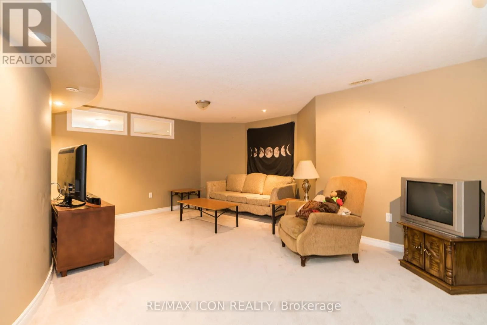 19 REDTAIL COURT