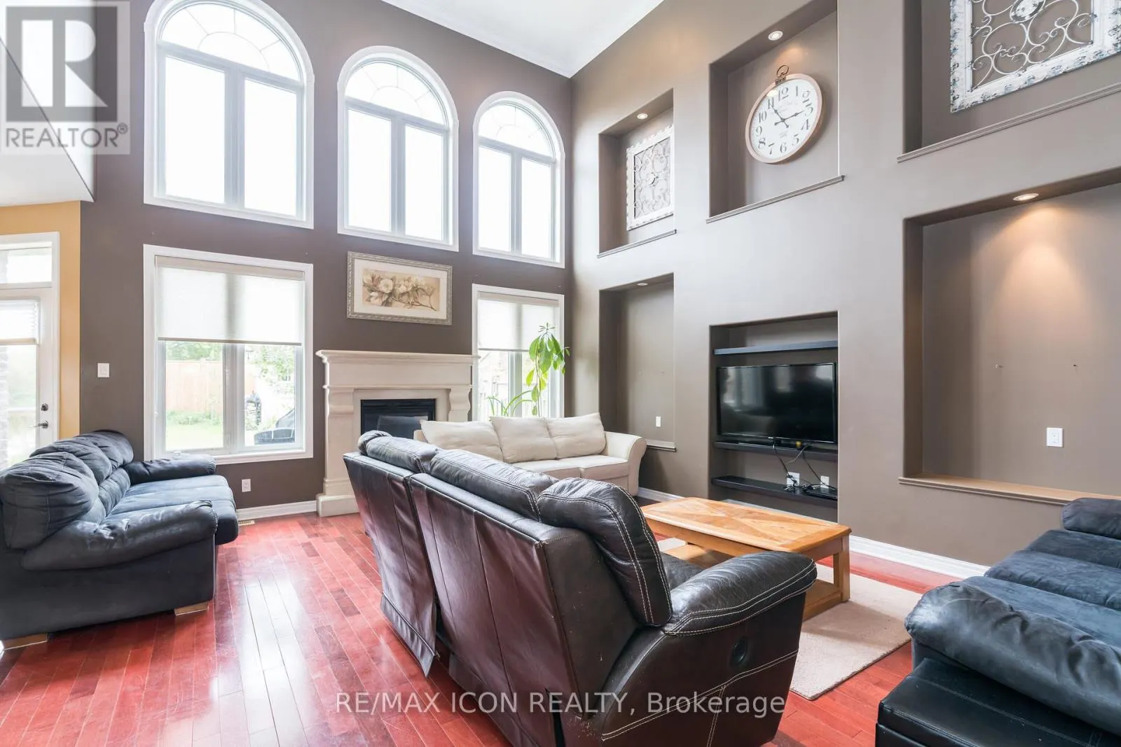 19 REDTAIL COURT