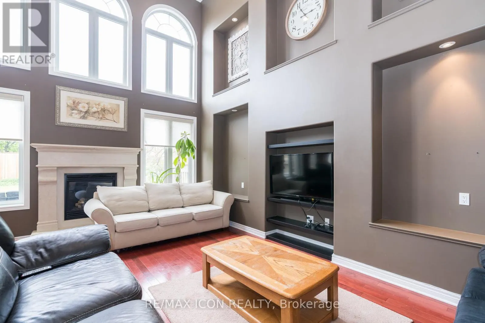 19 REDTAIL COURT