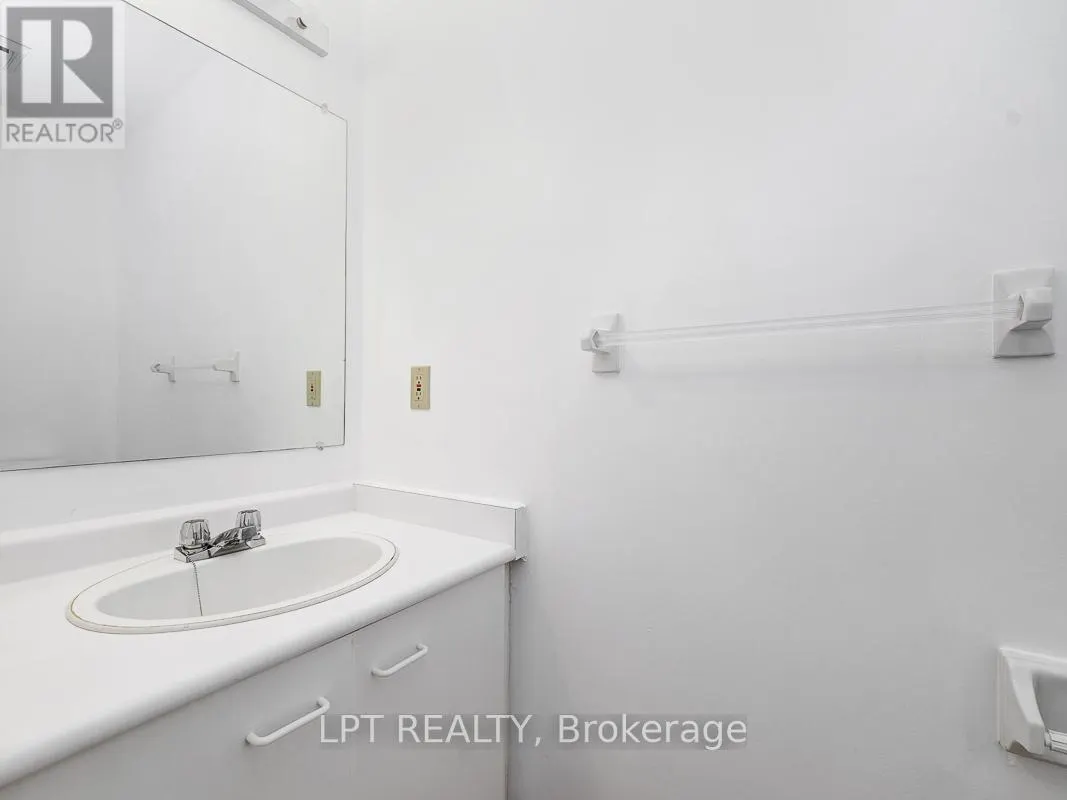 83 LANGSTROM CRESCENT