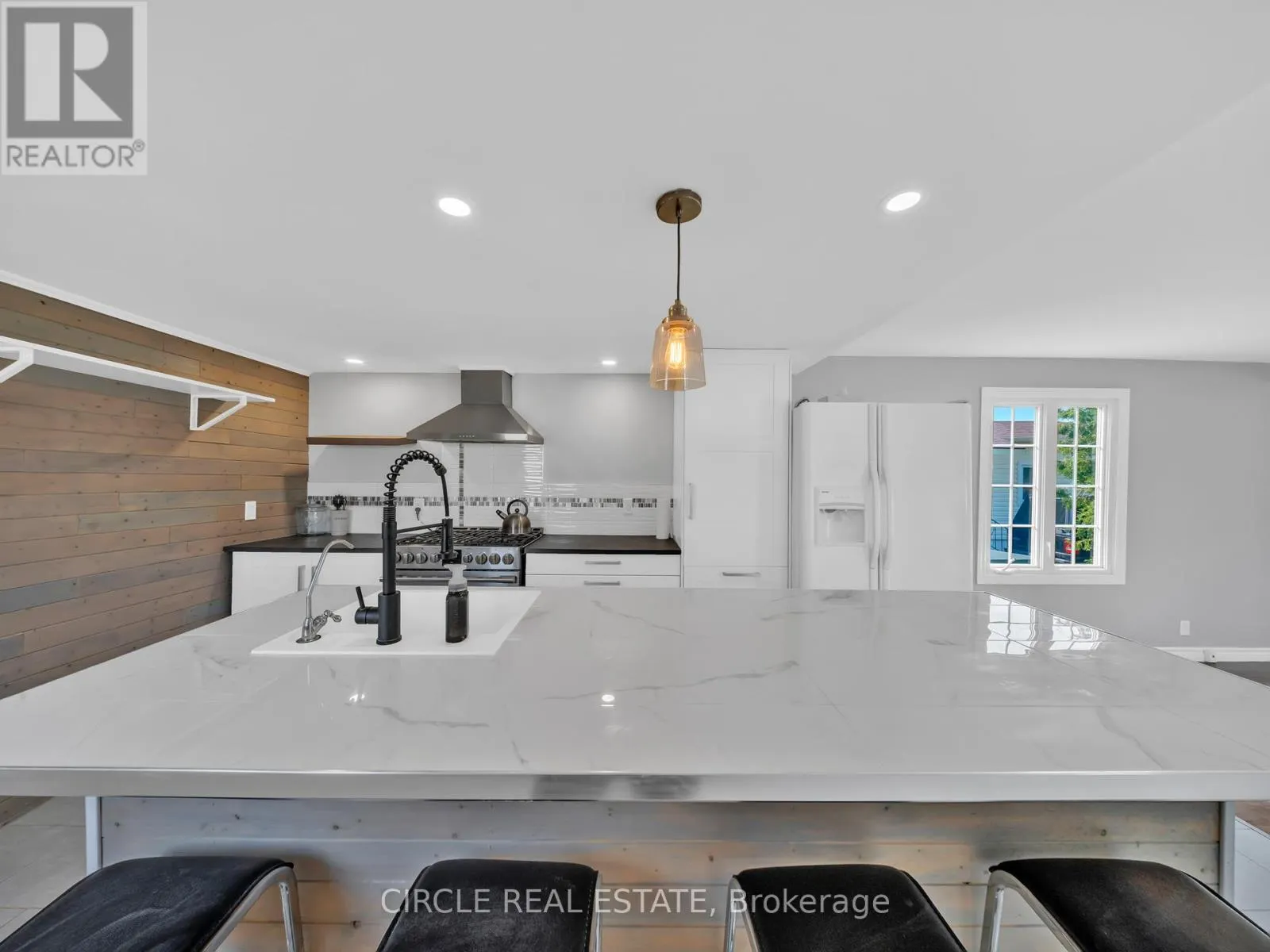 5 MAPLE DRIVE