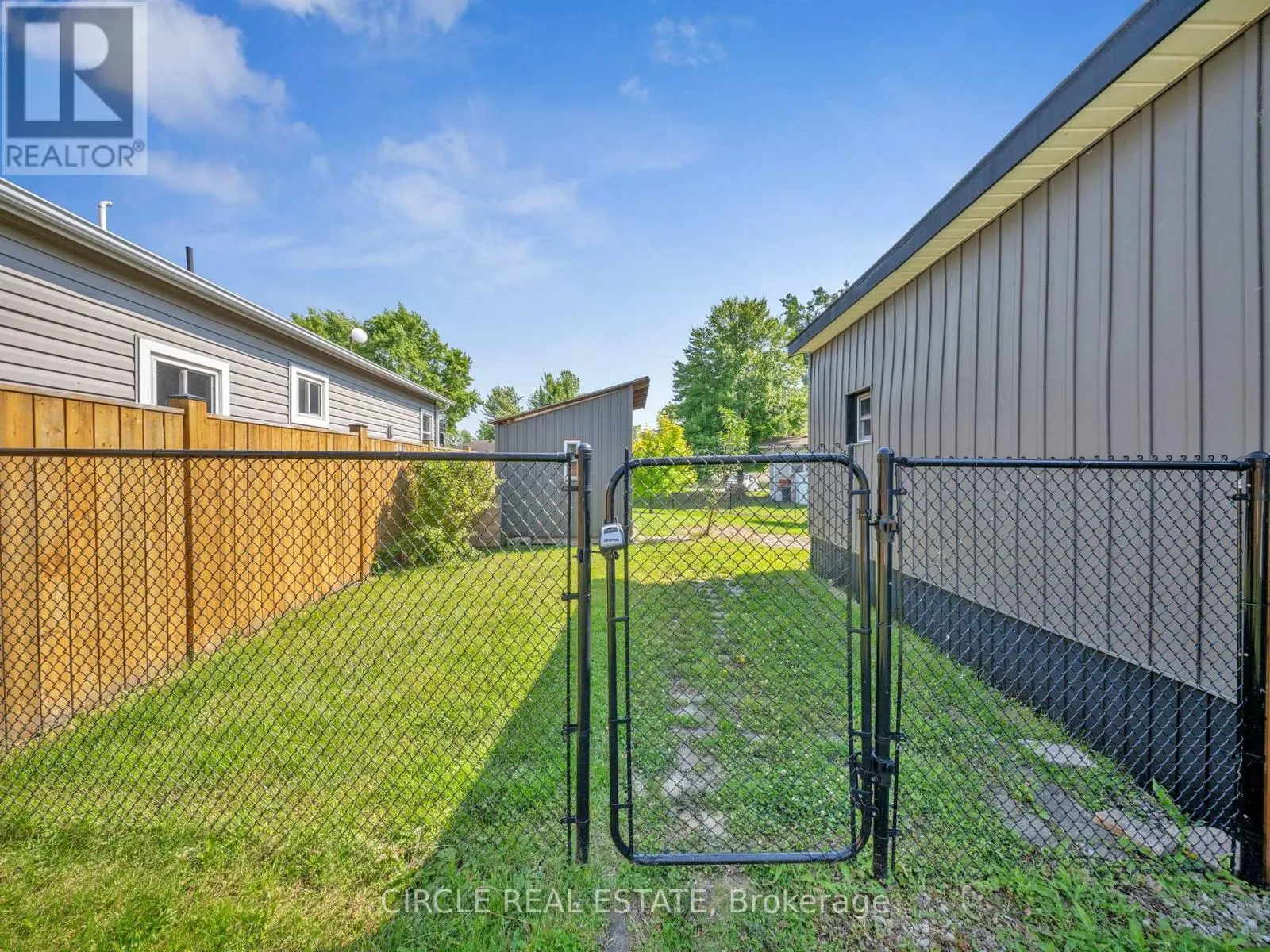 5 MAPLE DRIVE