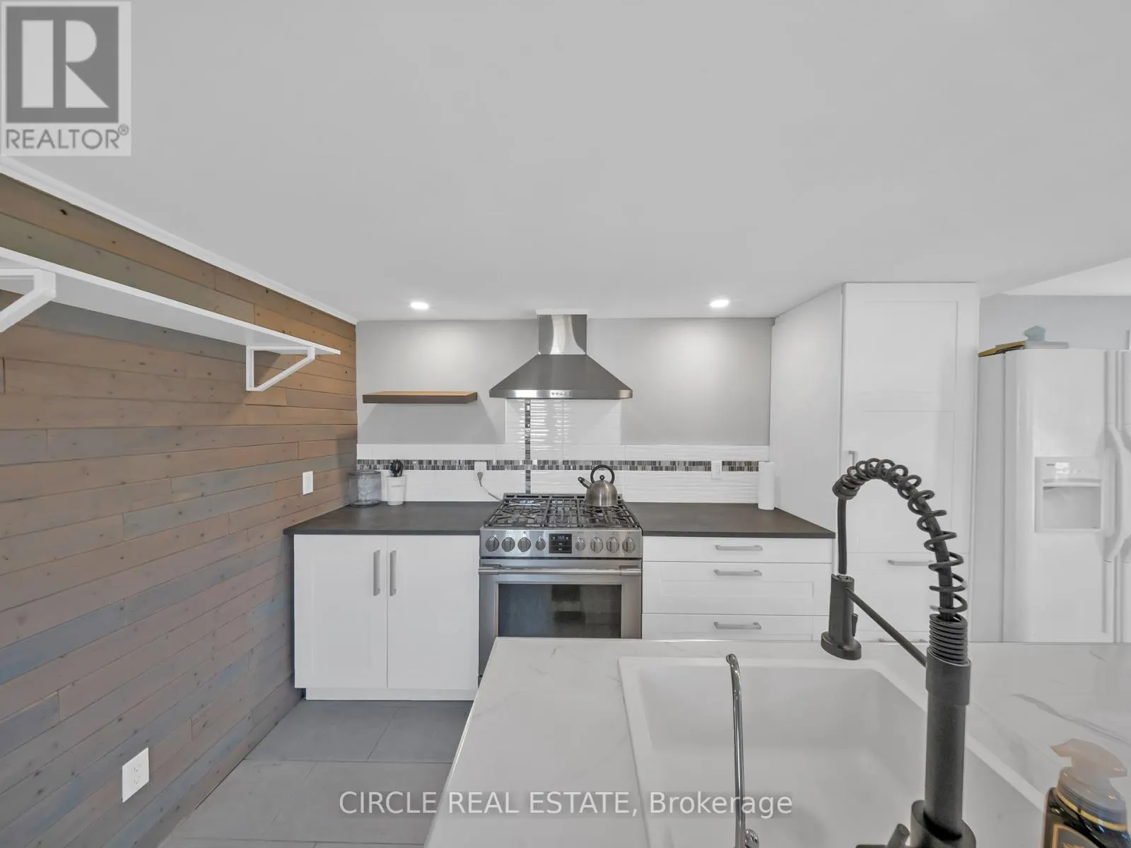 5 MAPLE DRIVE