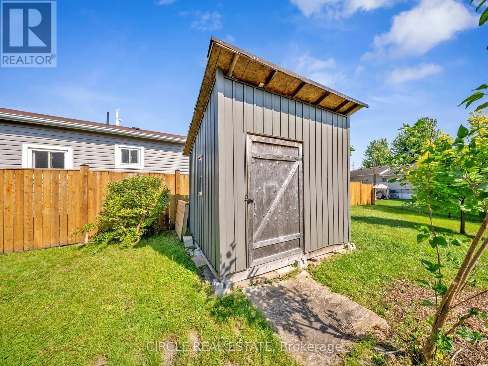 5 MAPLE DRIVE