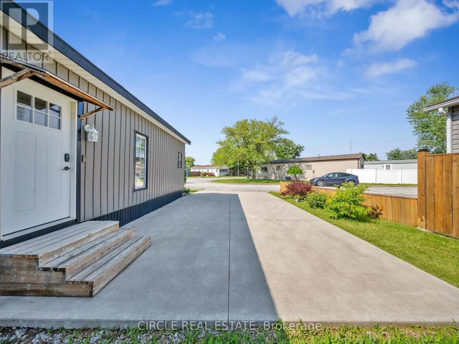 5 MAPLE DRIVE