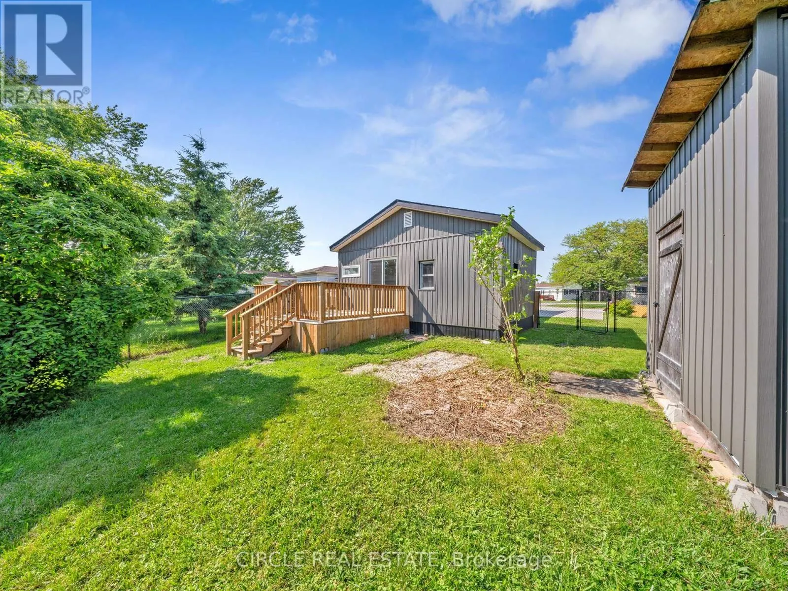 5 MAPLE DRIVE