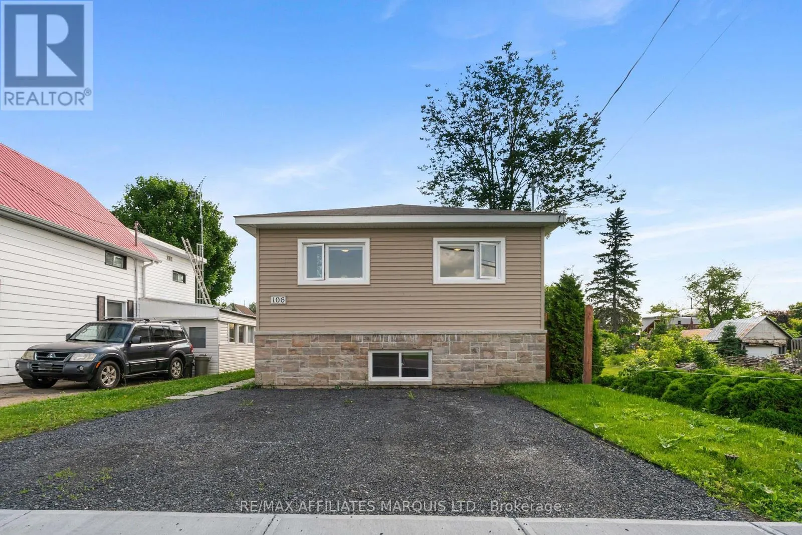106 BISHOP STREET S