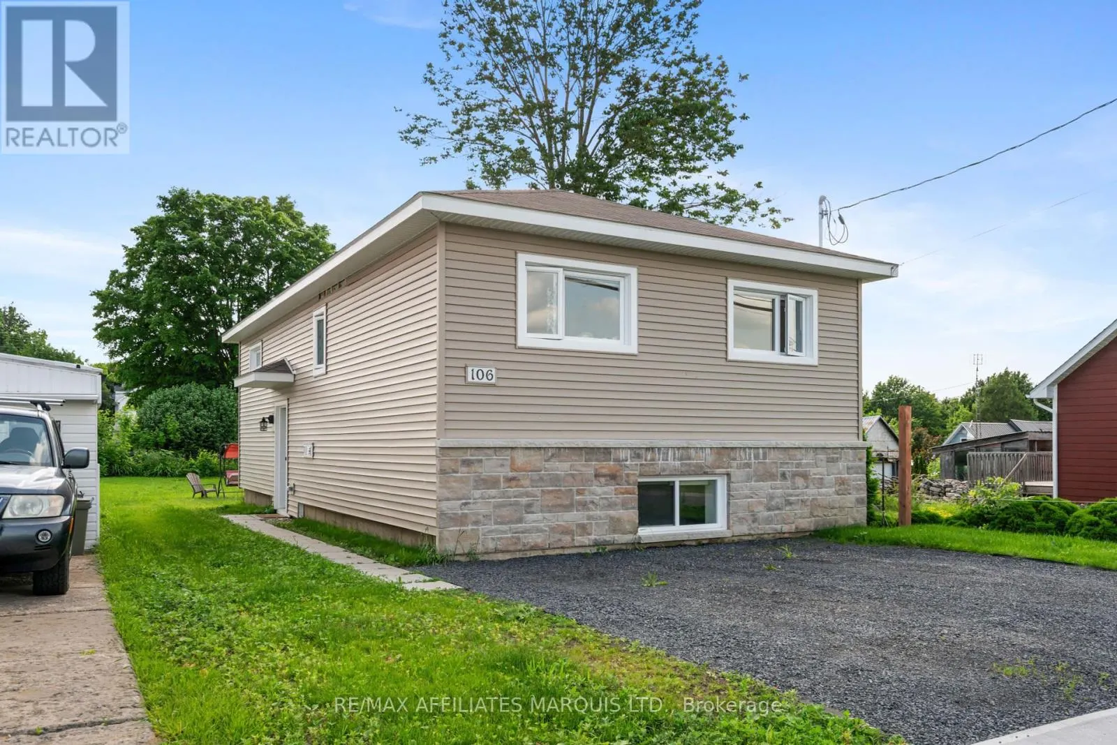 106 BISHOP STREET S