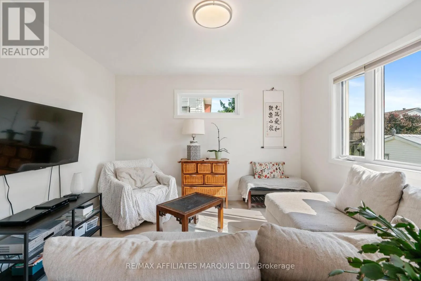 106 BISHOP STREET S