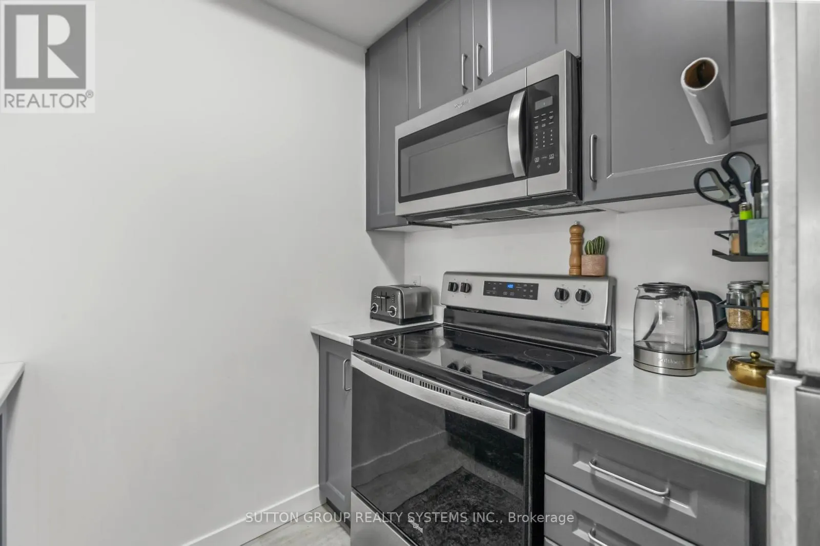 231 - 460 DUNDAS STREET E