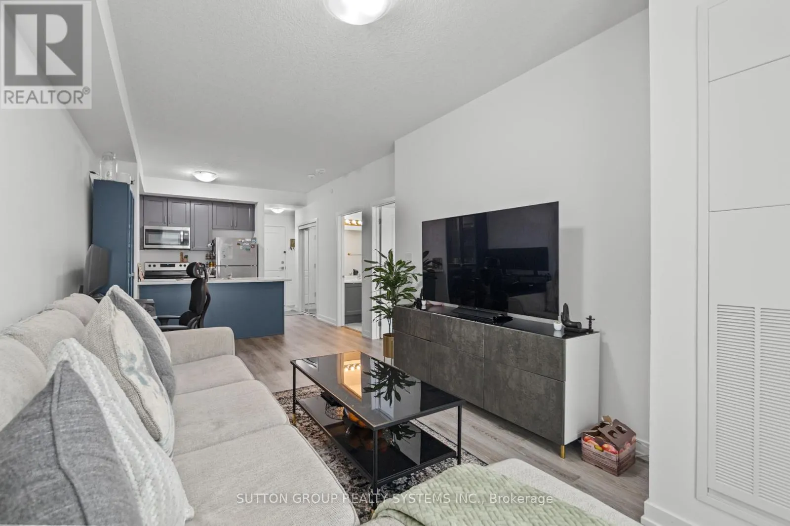231 - 460 DUNDAS STREET E