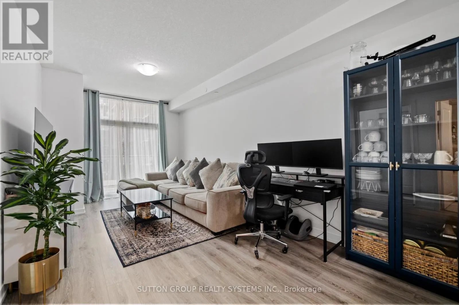 231 - 460 DUNDAS STREET E