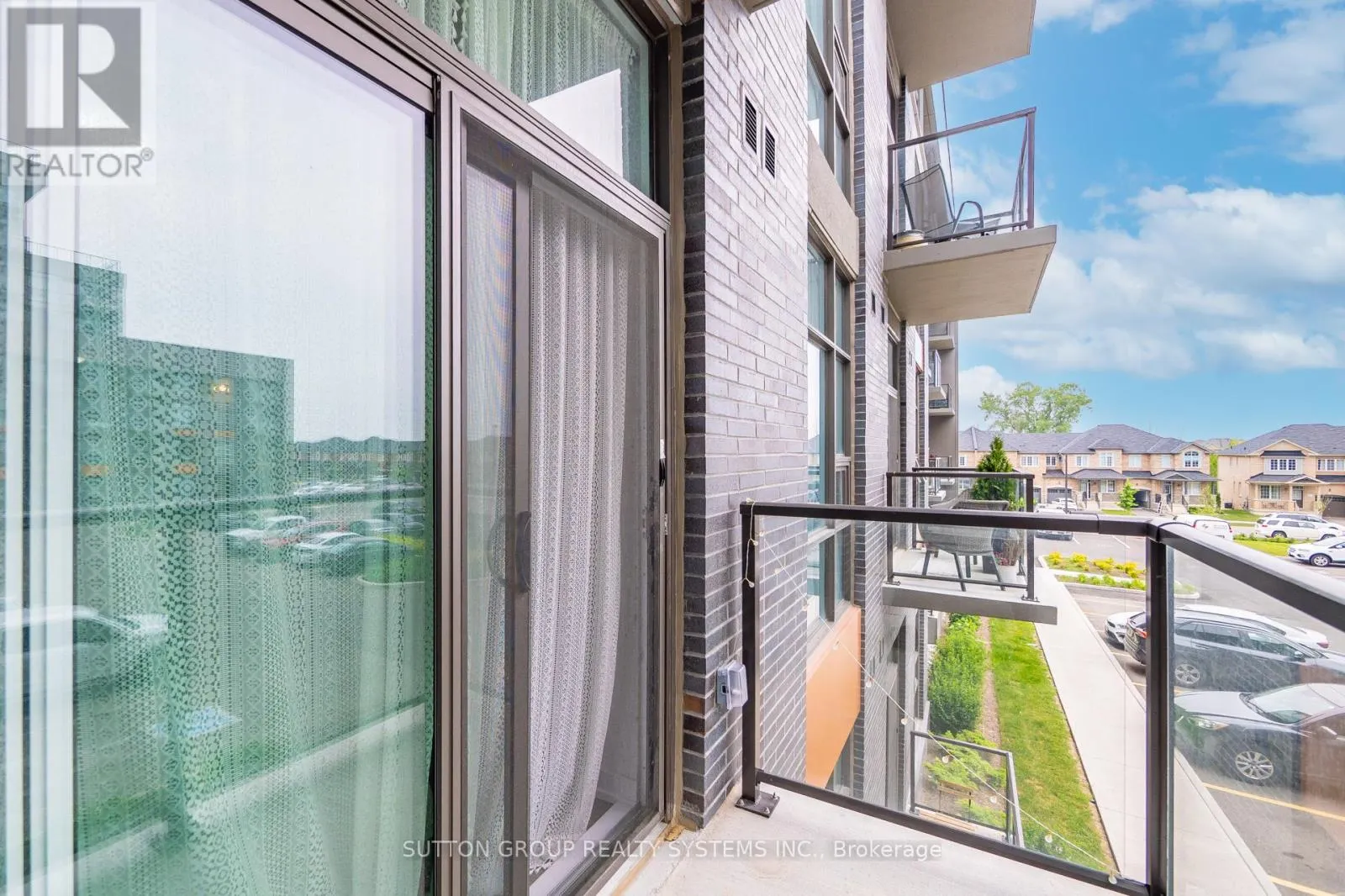 231 - 460 DUNDAS STREET E