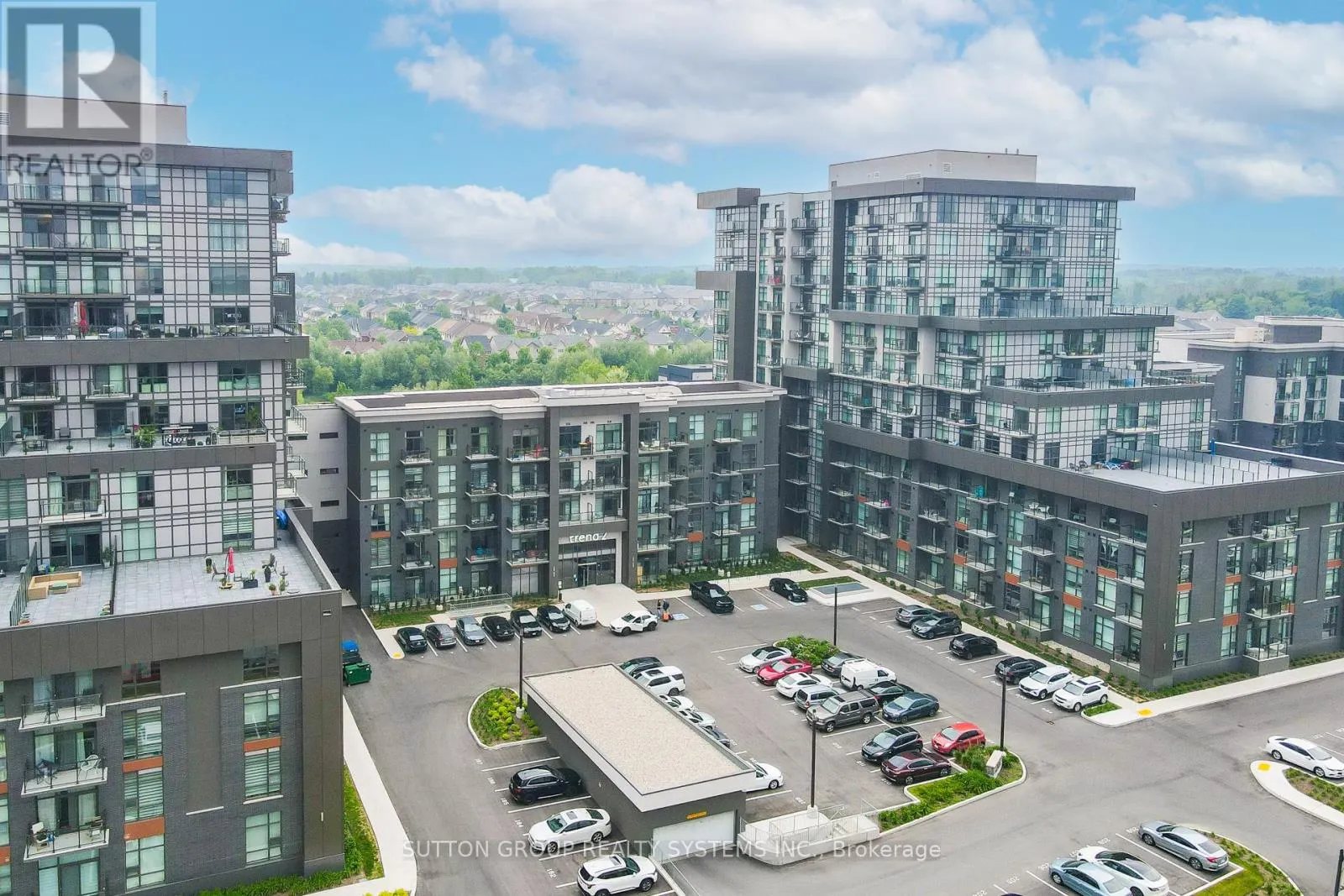 231 - 460 DUNDAS STREET E