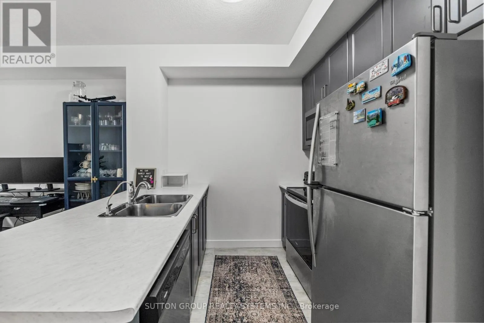 231 - 460 DUNDAS STREET E