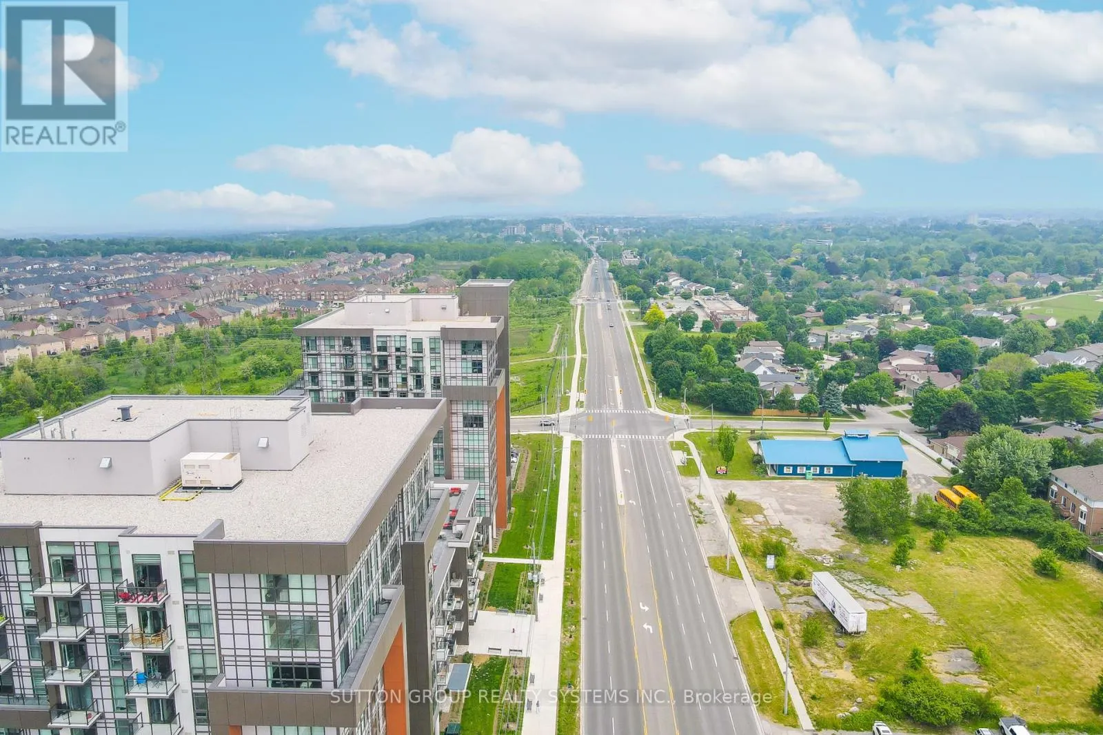 231 - 460 DUNDAS STREET E