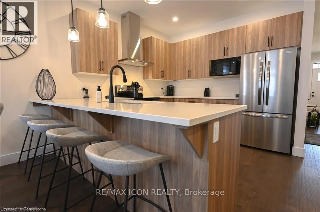 4.5 - 8 ELGIN STREET W
