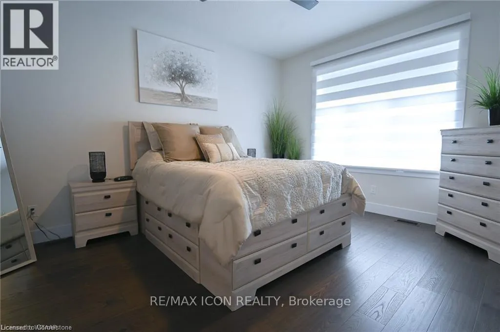 4.5 - 8 ELGIN STREET W