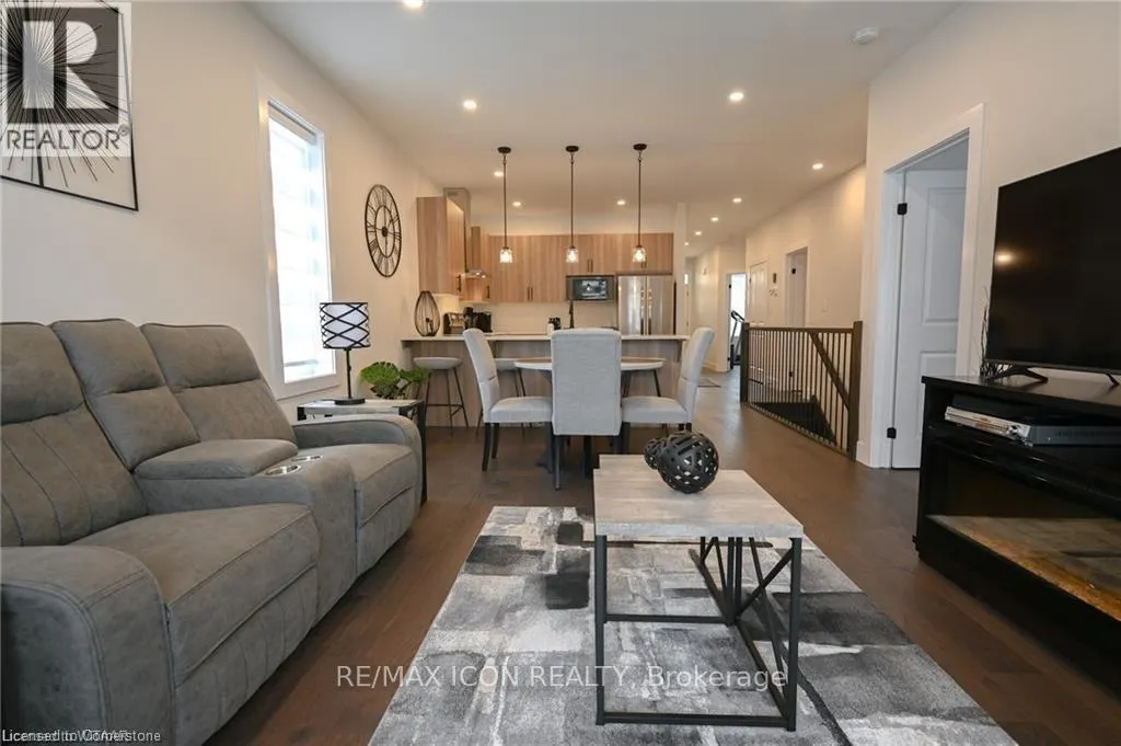 4.5 - 8 ELGIN STREET W