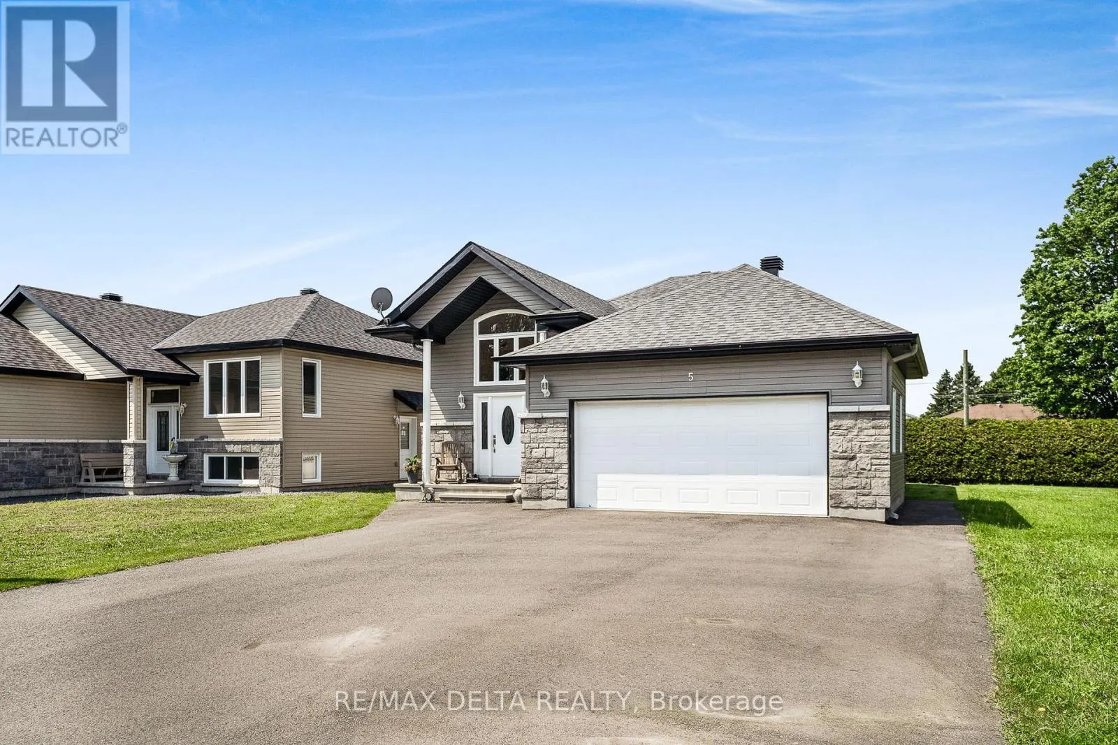 5 LAMOUREUX STREET