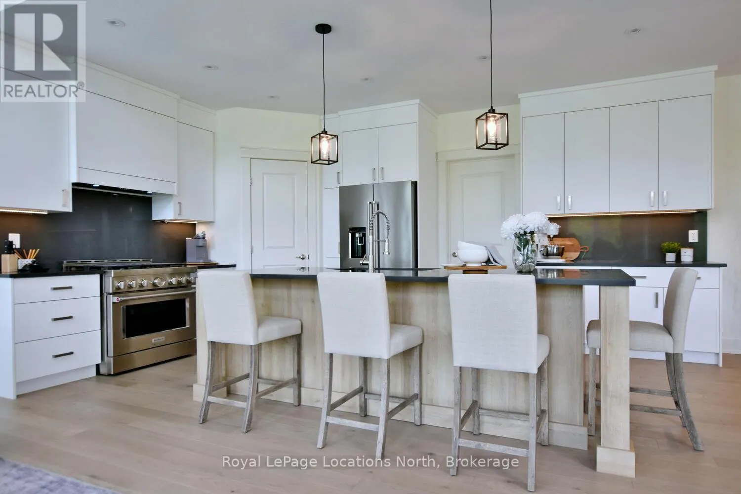 216 SNOWBERRY LANE
