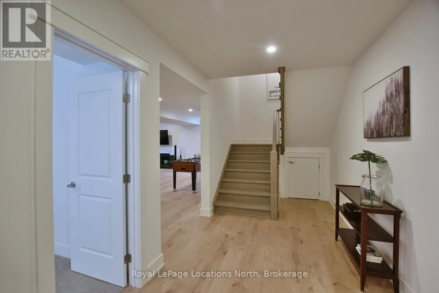216 SNOWBERRY LANE