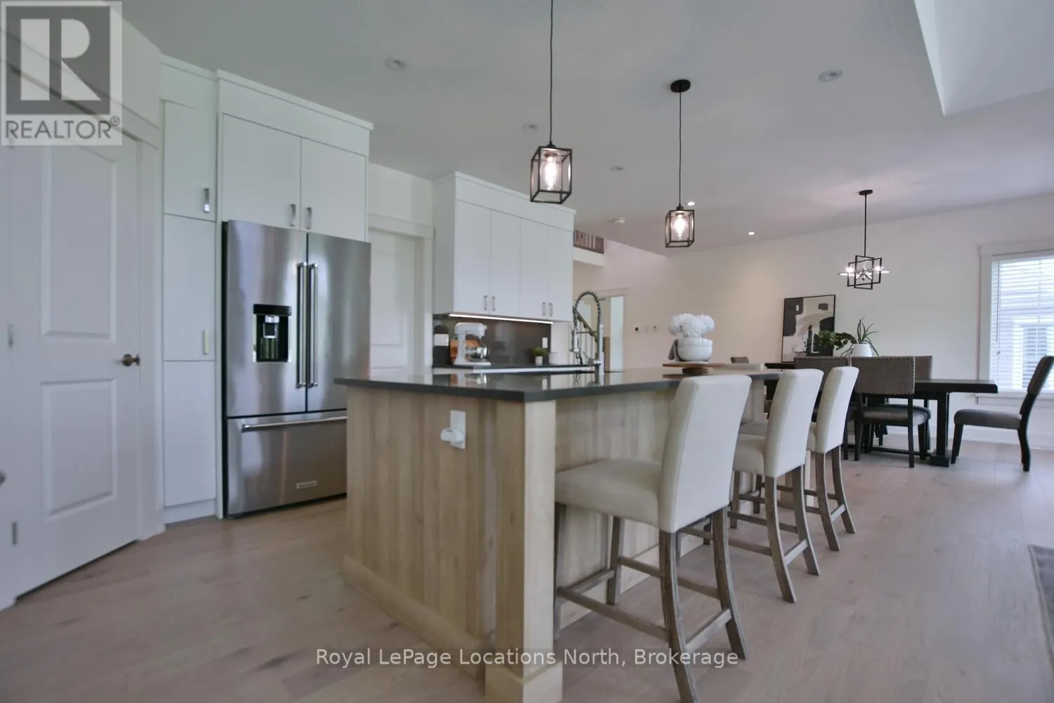 216 SNOWBERRY LANE
