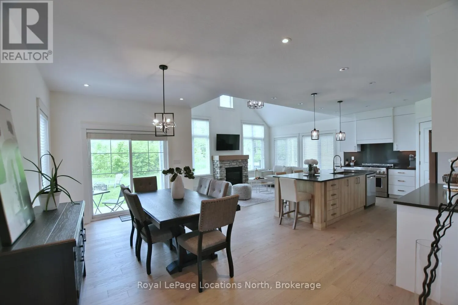 216 SNOWBERRY LANE