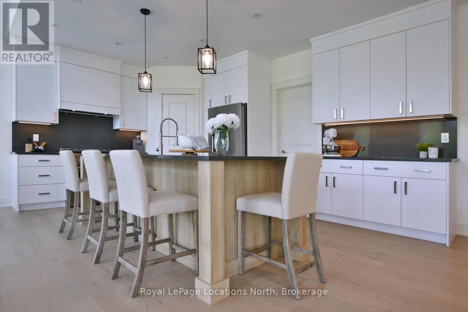 216 SNOWBERRY LANE