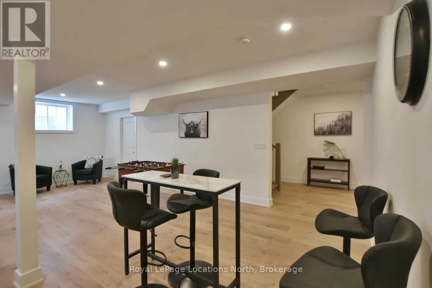 216 SNOWBERRY LANE